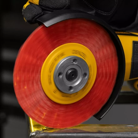 Щетка для УШМ, Denzel 125 мм, плоская, нейлоновая щетина, посадка 22,2 мм, 74461 купить в Ноябрьске