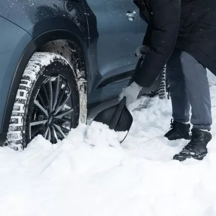 Лопата автомобильная Denzel, 230х290х690мм, сверхпрочный полиамид, 61670 купить в Ноябрьске