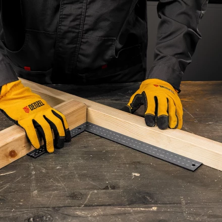 Угольник, 200 х 300 мм, алюминиевый, лазерная гравировка Denzel 32392 купить в Ноябрьске