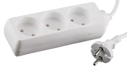 Удлинитель СВЕТОЗАР электрический: 3 гнезда, евророзетка, макс.мощность1500Вт, сеч. провода 0,75 кв.мм, 2м SV-55031-2 купить в Ноябрьске