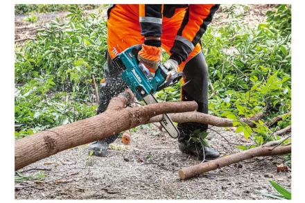 Аккумуляторная цепная пила 40v,  шина 35см Makita UC004GZ (без АКБ и ЗУ) купить в Ноябрьске