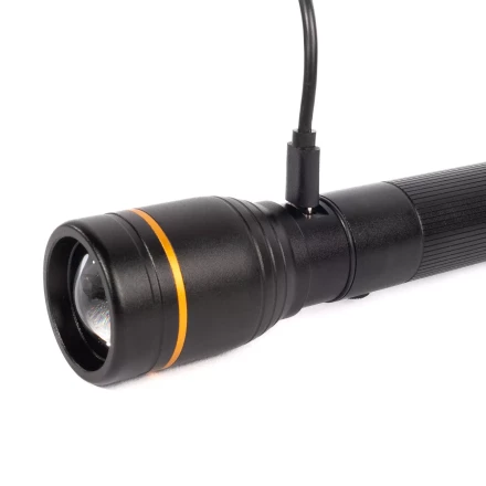 Фонарик светодиодный с регулируемым фокусом КВТ FL-8033 (88898) купить в Ноябрьске