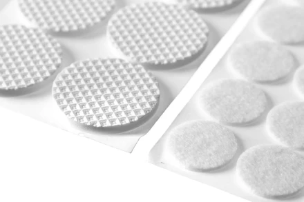 Набор STAYER &quot;COMFORT&quot;: Накладки самоклеящиеся на мебельные ножки, 98 шт, белые 40917-H98 купить в Ноябрьске