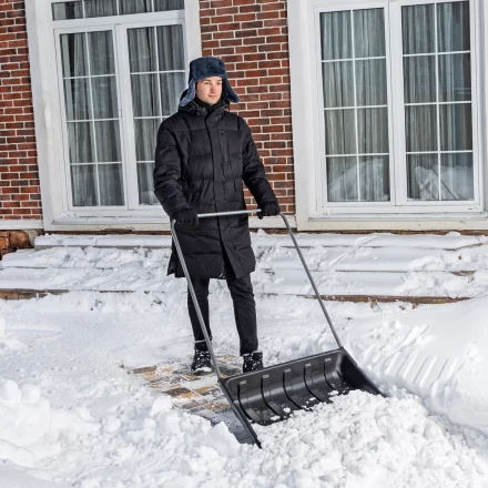Движок для уборки снега пластиковый Сибртех, 695 х 540 х 1460 мм, стальная рукоятка, Россия 615935 купить в Ноябрьске
