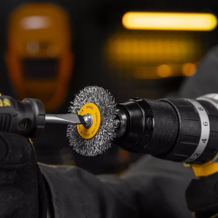 Набор щеток для дрели, 5 Плоских 25-38-50-63-75 мм, шпилька, нерж. вит. проволока Denzel 74495 купить в Ноябрьске