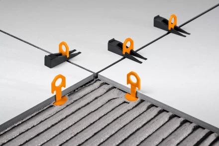 ЗУБР СВП, комплект: 1,7 мм, клин + зажим 250 + 250 шт, система выравнивания плитки (3385-H250) купить в Ноябрьске