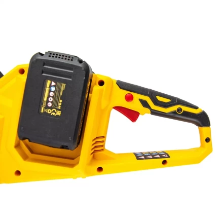 Цепная пила аккумуляторная бесщеточная RCS400-36, Li-ion, 36 В, 4 Ач, шина 400 мм Denzel 58610 купить в Ноябрьске