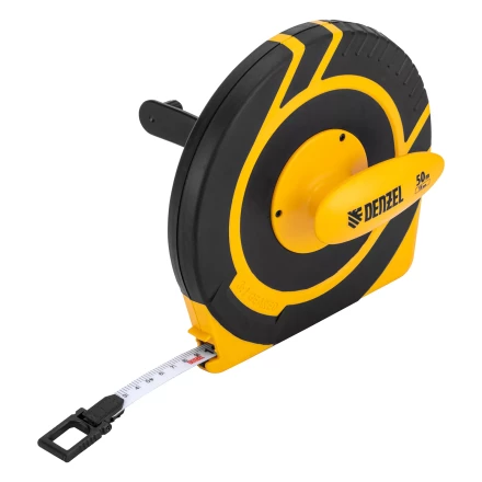 Рулетка геодезическая 50 м х 15 мм  Denzel 31292, закрытый корпус, фиберглассовая лента купить в Ноябрьске