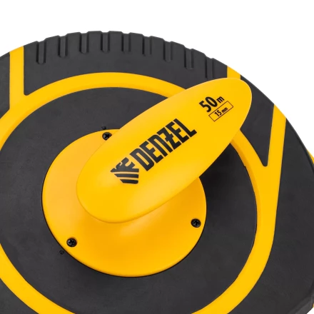 Рулетка геодезическая 50 м х 15 мм  Denzel 31292, закрытый корпус, фиберглассовая лента купить в Ноябрьске