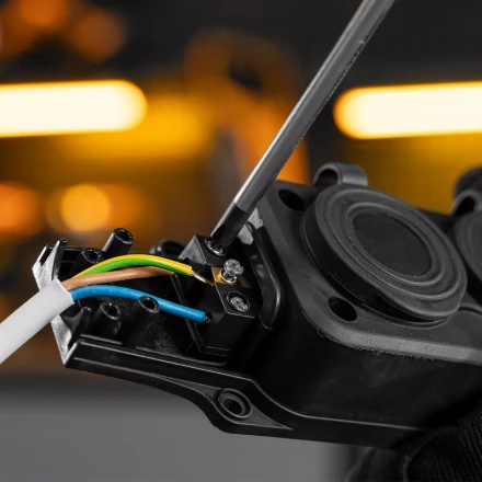 Шнур сетевой Denzel Energy Series, ПВС, 1,5 м, 3 x 1 мм, с неразборной вилкой, белый, 3 м, 37662 купить в Ноябрьске