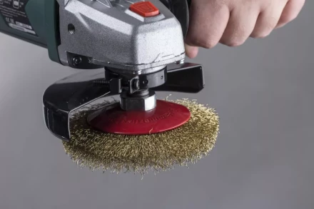 Кордщетка HAMMER тарелка 125мм для УШМ гофрированная латунированная сталь (207-108) купить в Ноябрьске