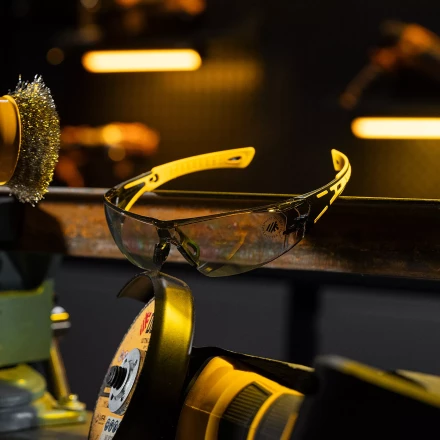 Очки защитные открытые Denzel 89193, поликарбонатные, дымчатая линза, 2х комп.дужки купить в Ноябрьске