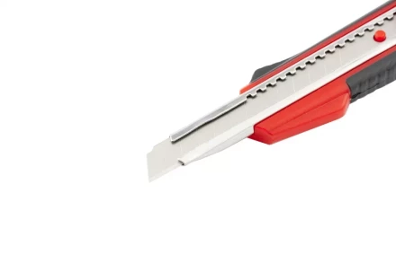 Нож 9мм выдвижное лезвие металлическая направляющая эргономичная двухкомпонентная рукоятка вес 40 грамм MATRIX 78932 купить в Ноябрьске