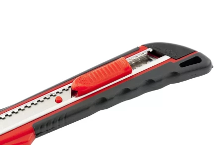 Нож 9мм выдвижное лезвие металлическая направляющая эргономичная двухкомпонентная рукоятка вес 40 грамм MATRIX 78932 купить в Ноябрьске