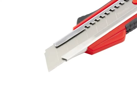 Нож 18мм, выдвижное лезвие, металлическая направляющая, эргономичная двухкомпонентная рукоятка MATRIX 78933 купить в Ноябрьске