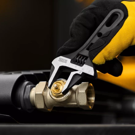 Ключ разводной Denzel 135 мм, CrV, кованый, укороченная рукоятка 15752 купить в Ноябрьске