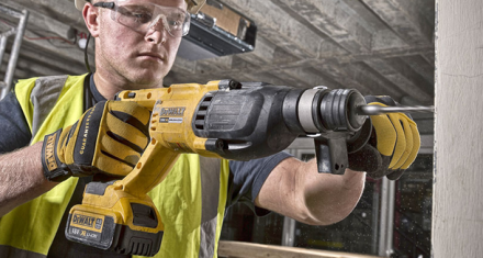 Перфоратор аккуммуляторный DeWalt DCH 133 N купить в Ноябрьске