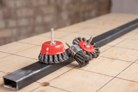 Кордщетка HAMMER кисть 28мм для дрели витая сталь (207-211) купить в Ноябрьске