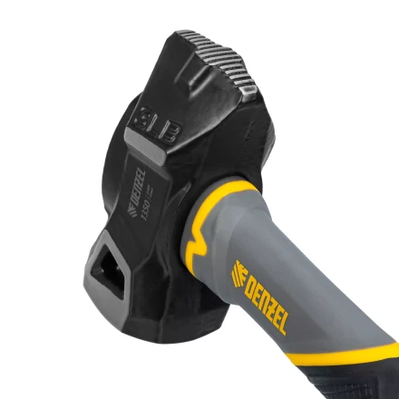 Кувалда с клиновидным бойком 1,35 кг Denzel 11015, фибергласовая рукоятка c TPR купить в Ноябрьске