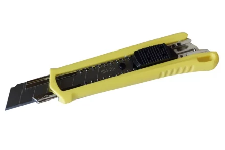 Нож со сменным лезвием 18 мм пластиковый корпус Энкор 9668 9668 купить в Ноябрьске