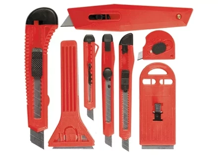 Набор ножей выдвижные лезвия 9 мм - 4 шт, 18 мм - 2 шт, + скребки 40 - 52 мм 2 шт MATRIX 78991 купить в Ноябрьске