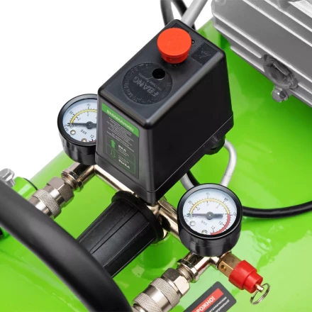 Компрессор воздушный Сибртех КК-2200/100 58009, 2,2 кВт, 350 л/мин, 100 л, прямой привод, масляный купить в Ноябрьске