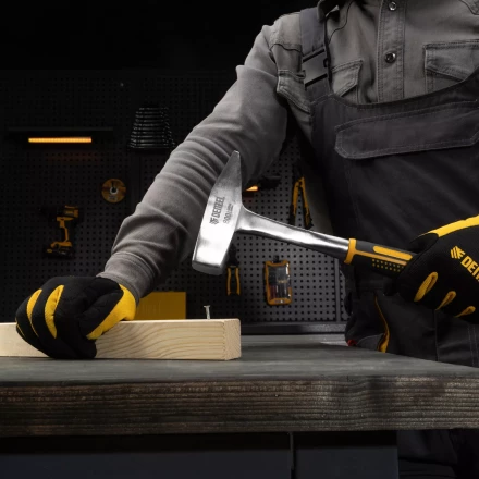 Молоток слесарный 800 г Denzel 10405, цельнометаллический, двухкомпонентная рукоятка купить в Ноябрьске