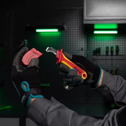 Нож диэлектрический Сибртех до 1000 В, для снятия оплетки электрокабелей 78808 купить в Ноябрьске