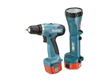 Аккумуляторная дрель-шуруповерт Makita 6271DWALE +Фонарь купить в Ноябрьске