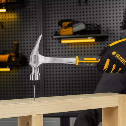 Молоток-гвоздодер 560 г Denzel 10424, цельнометаллический, двухкомпонентная рукоятка купить в Ноябрьске