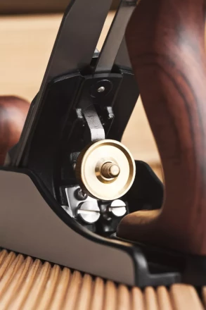 Рубанок KRAFTOOL Premium серии &quot;PRO&quot; металлический, рукоятка – Бубинга, модель &quot;4&quot;, 250х50мм, нож 50мм, лезвие 3мм 18527-25 купить в Ноябрьске