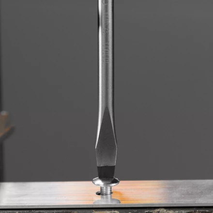 Отвертка Denzel, SL8x150 мм, S2, 3к рукоятка, 122007 купить в Ноябрьске