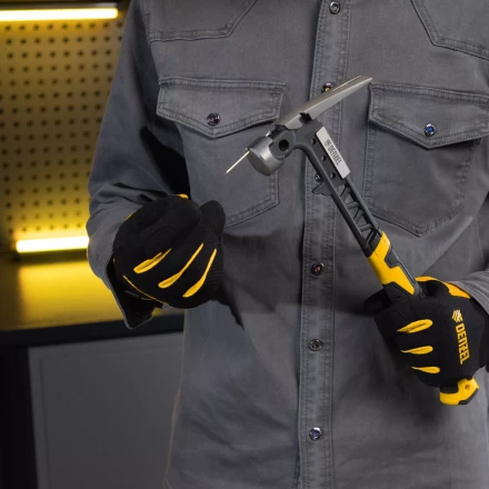 Молоток строительный 450 г, цельнокованый,боек с магнитом, двухкомп. обрезин. рук-ка Denzel 10468 купить в Ноябрьске