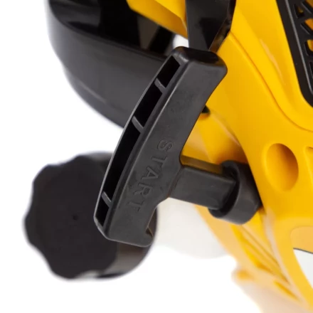 Триммер бензиновый DTL-33S, 33 см3, разъемная штанга, состоит из 2 частей Denzel 96262 купить в Ноябрьске