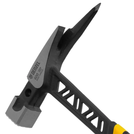 Молоток кровельщика 600 г, цельнокованый, боек с магнитом, двухкомп. обрезин. рук-ка Denzel 10623 купить в Ноябрьске