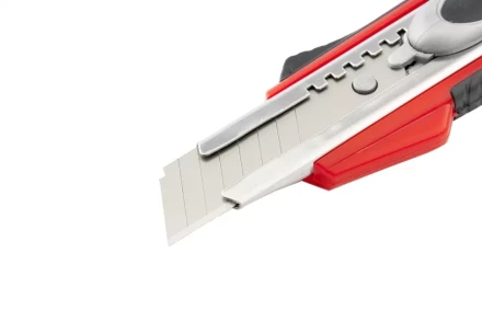 Нож 18мм, выдвижное лезвие, металлическая направляющая, двойная фиксация, эргономичная двухкомпонентная рукоятка MATRIX QUIK BLADE 78936 купить в Ноябрьске