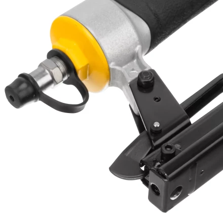 Степлер пневматический Denzel  PS8016 для прямоугольных скоб 21GA от 6 до 16 мм 57400 купить в Ноябрьске