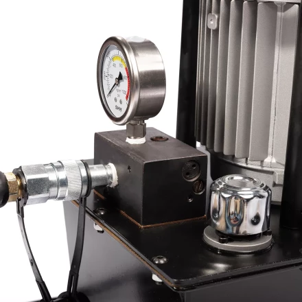 Насосная гидравлическая станция КВТ ПМЭ-7100 объем маслобака 10.0 л (230 В/50 Гц) (91798) купить в Ноябрьске