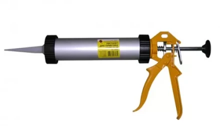 Пистолет для герметика закрытый Энкор 56354 купить в Ноябрьске