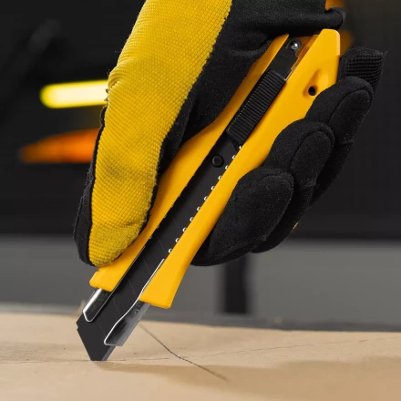 Нож Denzel, 18 мм, сменное лезвие, SK4, метал. направляющая, нажимной фиксатор, 78942 купить в Ноябрьске