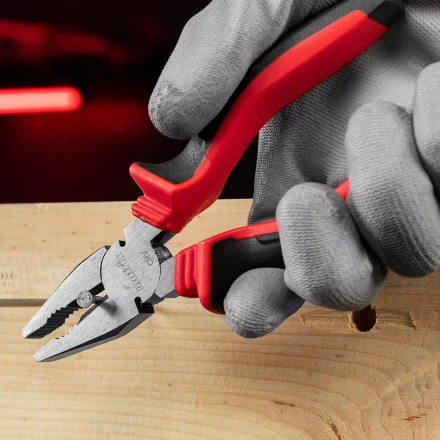 Плоскогубцы комбинированные Matrix, 180 мм, хром-ванадий, двухкомпонентные рукоятки, 17091 купить в Ноябрьске