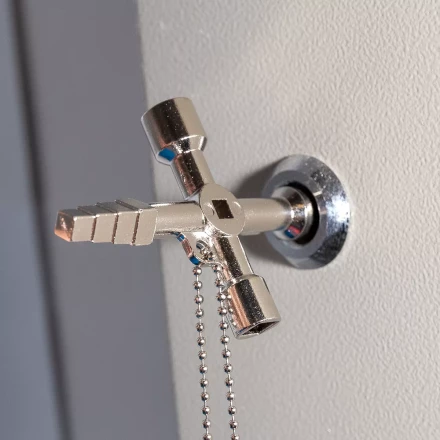 Ключ для электрошкафов КВТ КЭШ-5М с 5 профилями и битой «крест/шлиц» (84624) купить в Ноябрьске