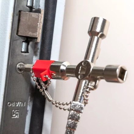 Ключ для электрошкафов КВТ КЭШ-5М с 5 профилями и битой «крест/шлиц» (84624) купить в Ноябрьске