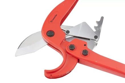 Ножницы для резки изделий из ПВХ универсальные D-63 мм порошковое покрытие рукояток MATRIX 78418 купить в Ноябрьске