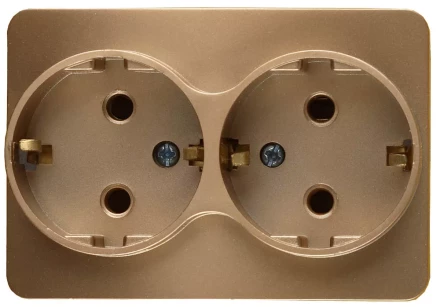 Розетка СВЕТОЗАР &quot;ГАММА&quot; с заземлением, двойная, без вставки и рамки, цвет золотой металлик, 16А/~250В SV-54107-GM купить в Ноябрьске