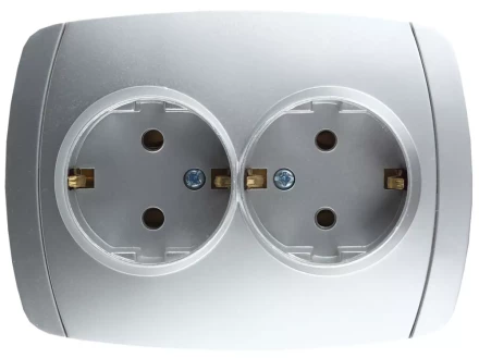 Розетка СВЕТОЗАР &quot;АКЦЕНТ&quot; двойная в сборе, с заземлением, цвет серебристый металлик, 16А/~250В SV-54207-SM купить в Ноябрьске