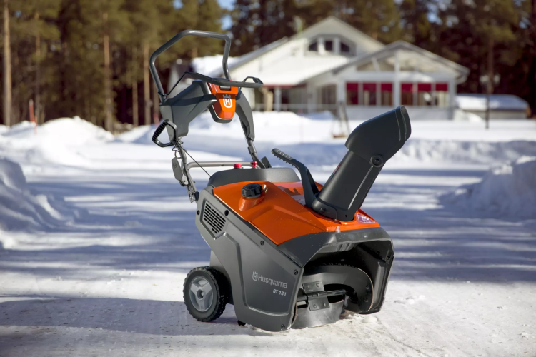 Бензиновый снегоуборщик Husqvarna ST 131 купить в Ноябрьске