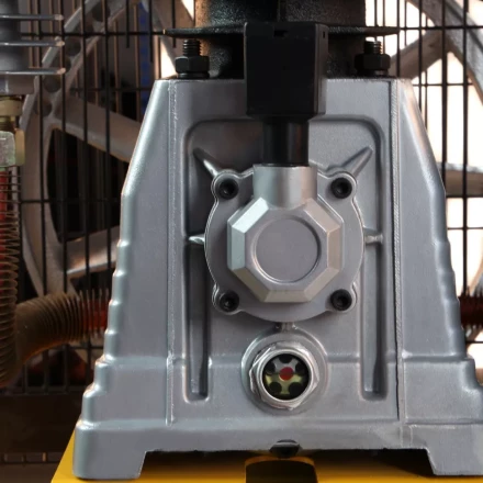 Компрессор воздушный, ременный привод BCI5500-T/270, 5.5 кВт, 270 литров, 850 л/мин Denzel 58129 купить в Ноябрьске