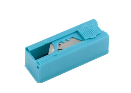 Лезвия 19 мм трапециевидные крючкообразные пластиковый пенал 12 шт GROSS 79379 купить в Ноябрьске