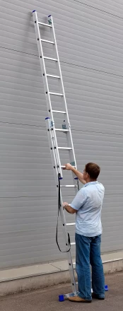 Лестница ЗУБР универсальная, двухсекционная со стабилизатором, 9 ступеней 38821-09 купить в Ноябрьске